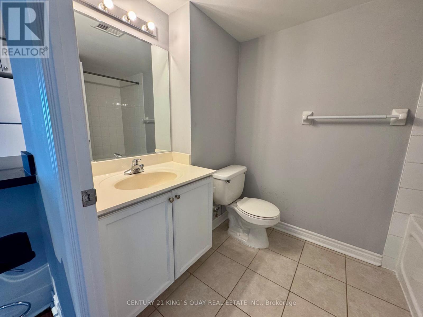 2006 - 17 Barberry Place, Toronto, ON - Indoor Photo Showing Bathroom