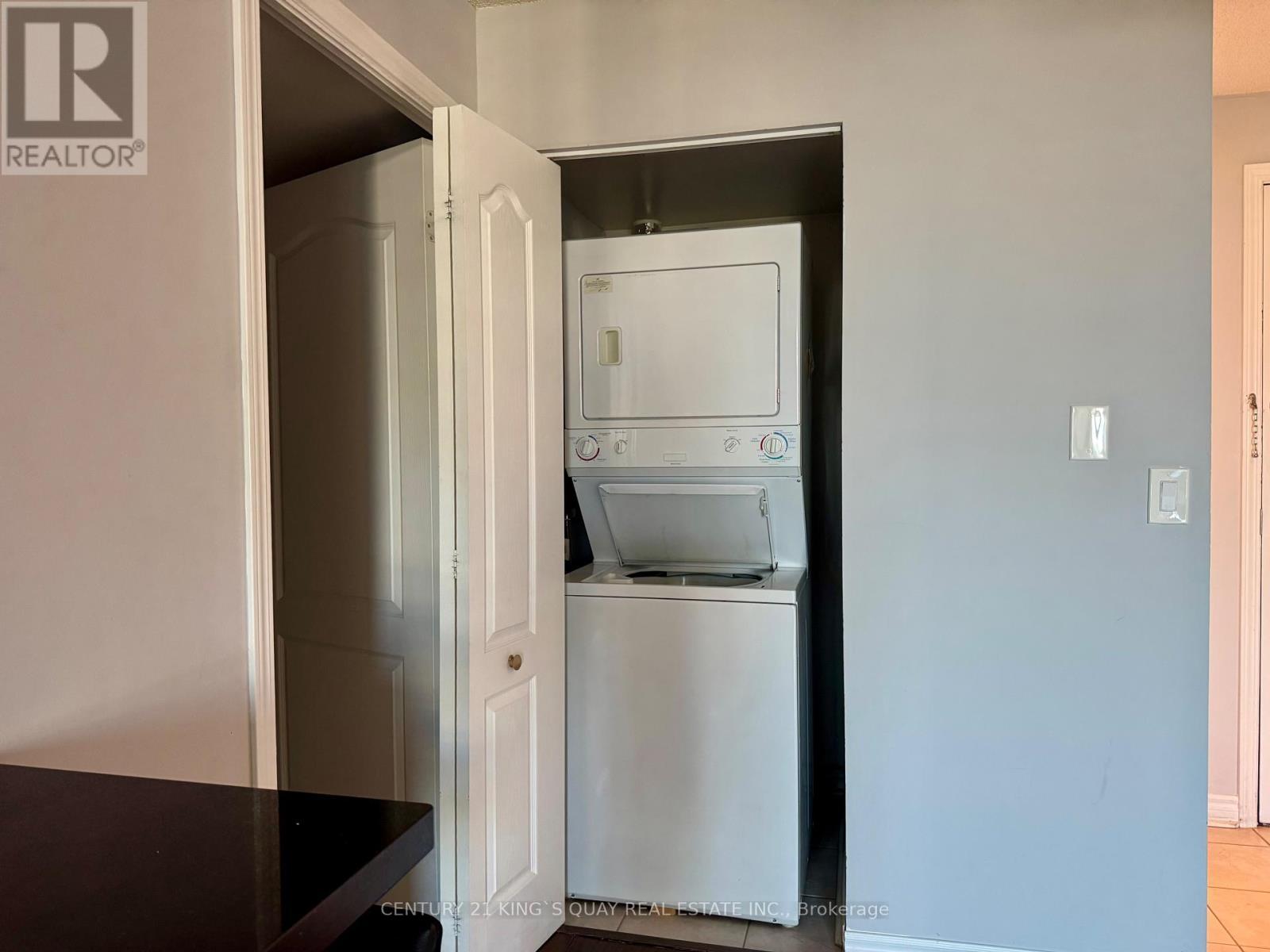 2006 - 17 Barberry Place, Toronto, ON - Indoor Photo Showing Laundry Room