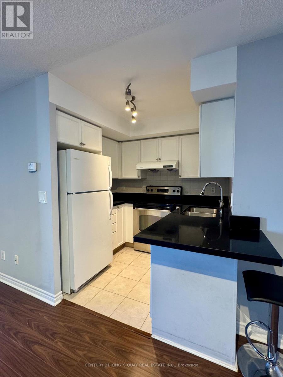 2006 - 17 Barberry Place, Toronto, ON - Indoor Photo Showing Kitchen