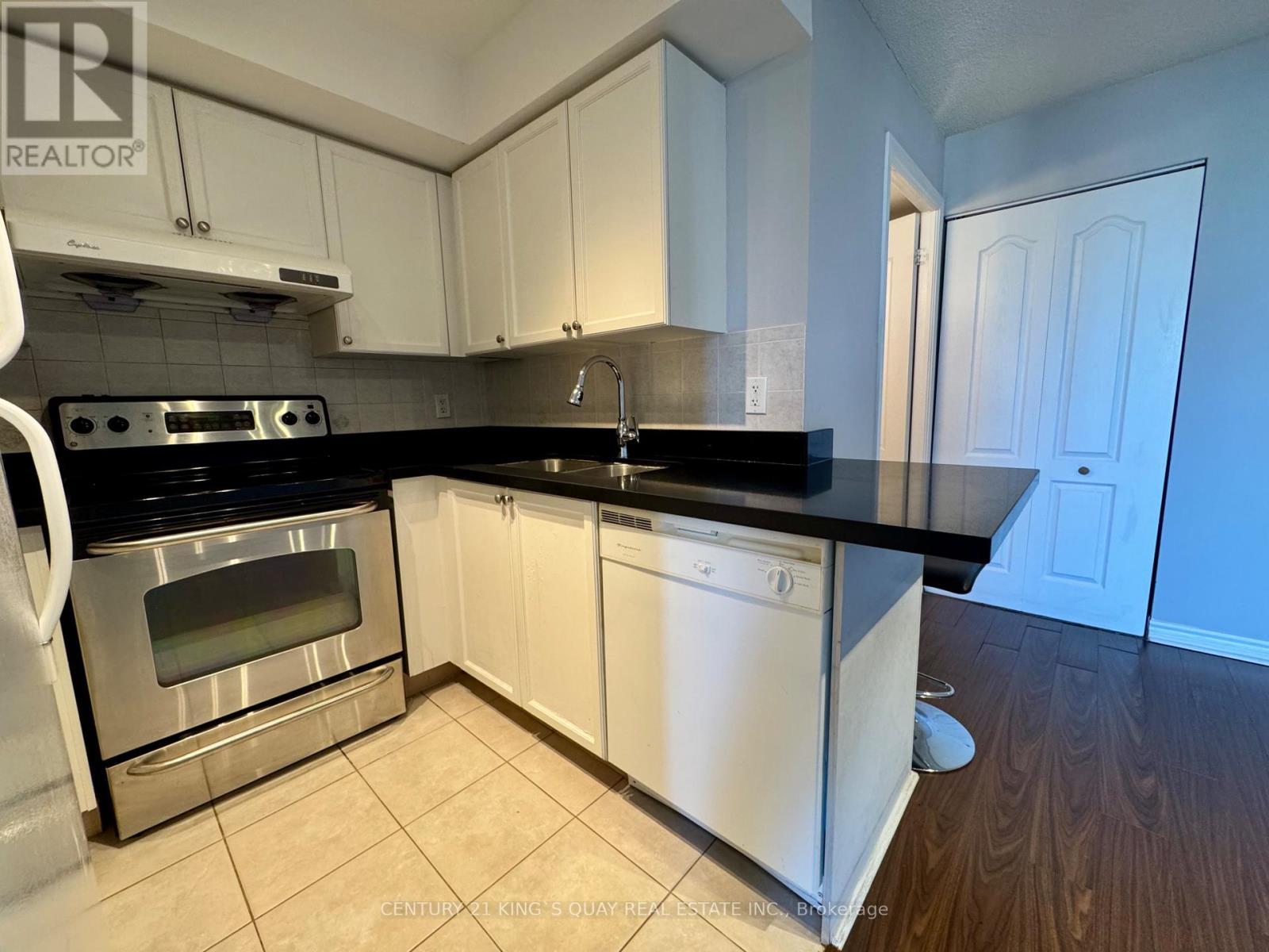 2006 - 17 Barberry Place, Toronto, ON - Indoor Photo Showing Kitchen