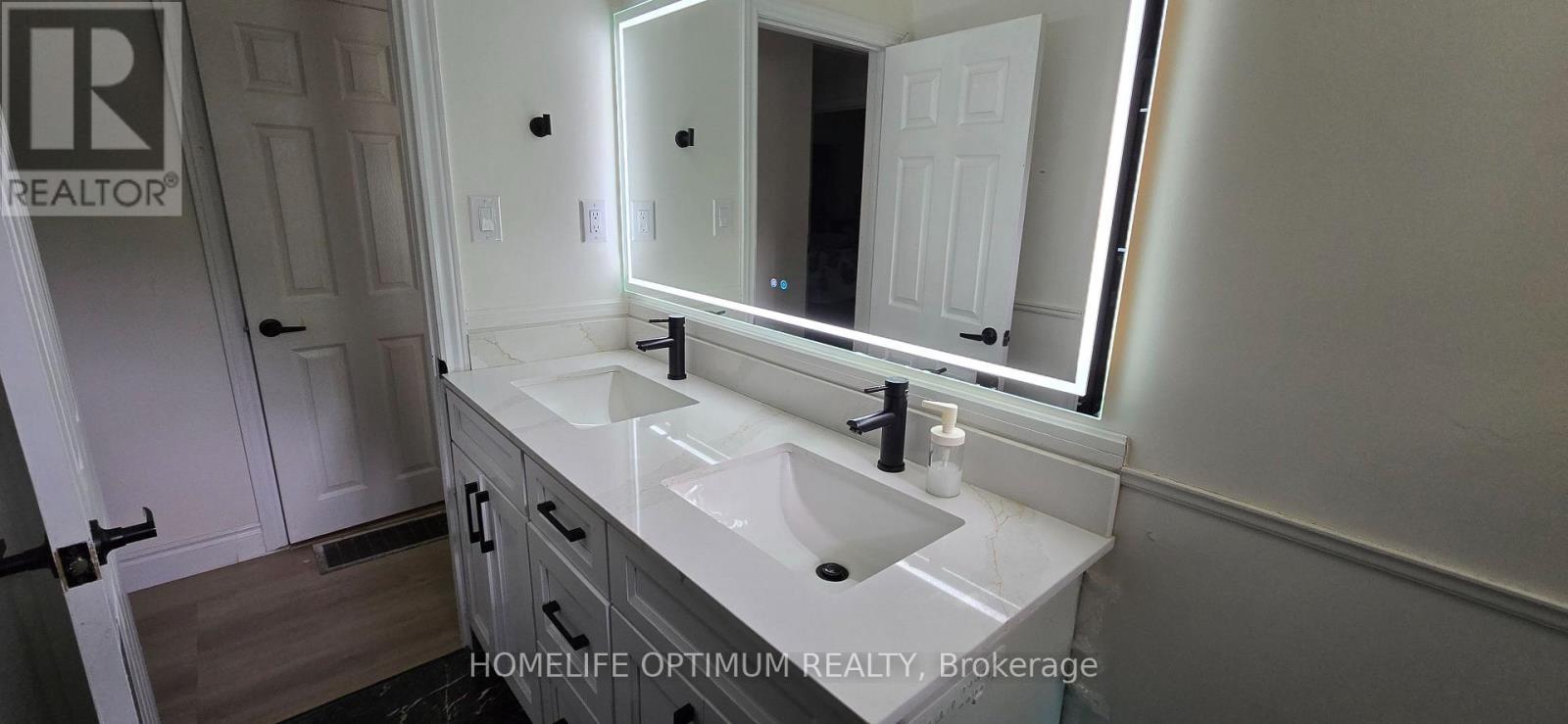400 Maple Avenue, Halton Hills, ON - Indoor Photo Showing Bathroom
