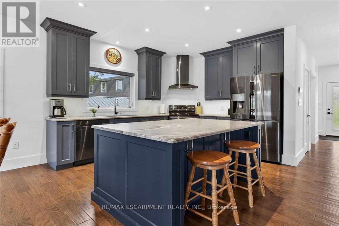 1300 River Road, Haldimand, ON - Indoor Photo Showing Kitchen With Upgraded Kitchen