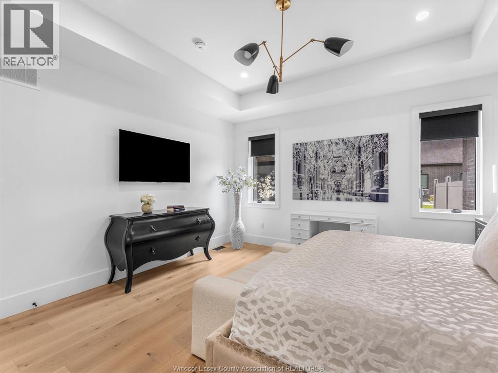 293 Xavier Circle, Lakeshore, ON - Indoor Photo Showing Bedroom