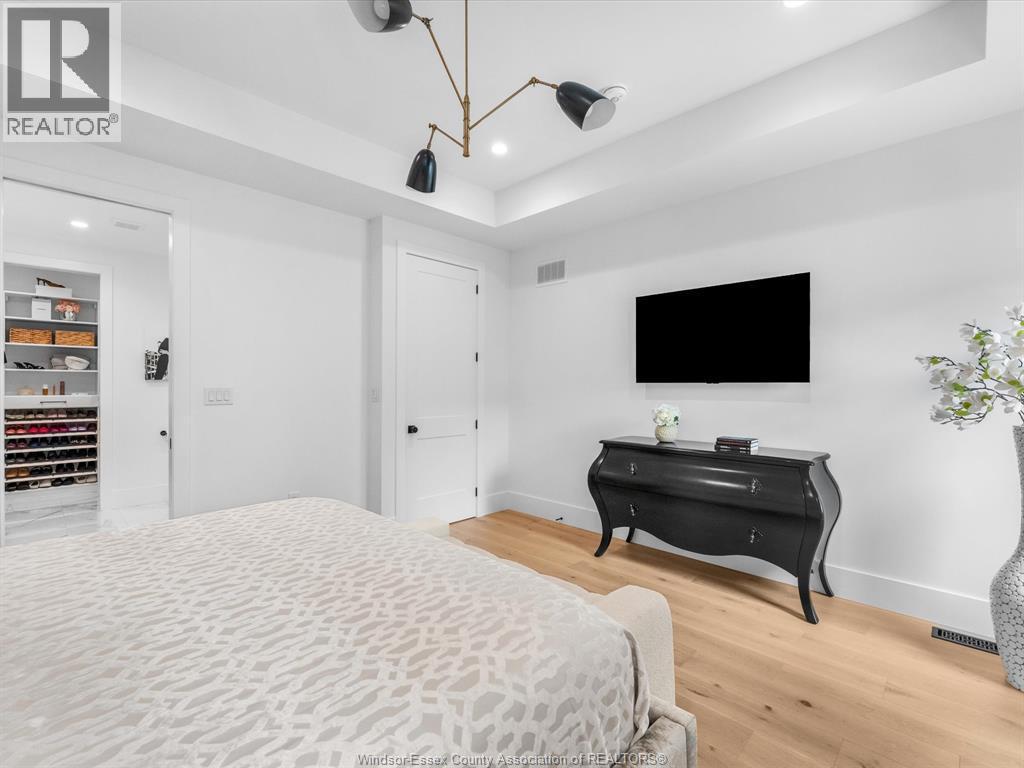 293 Xavier Circle, Lakeshore, ON - Indoor Photo Showing Bedroom