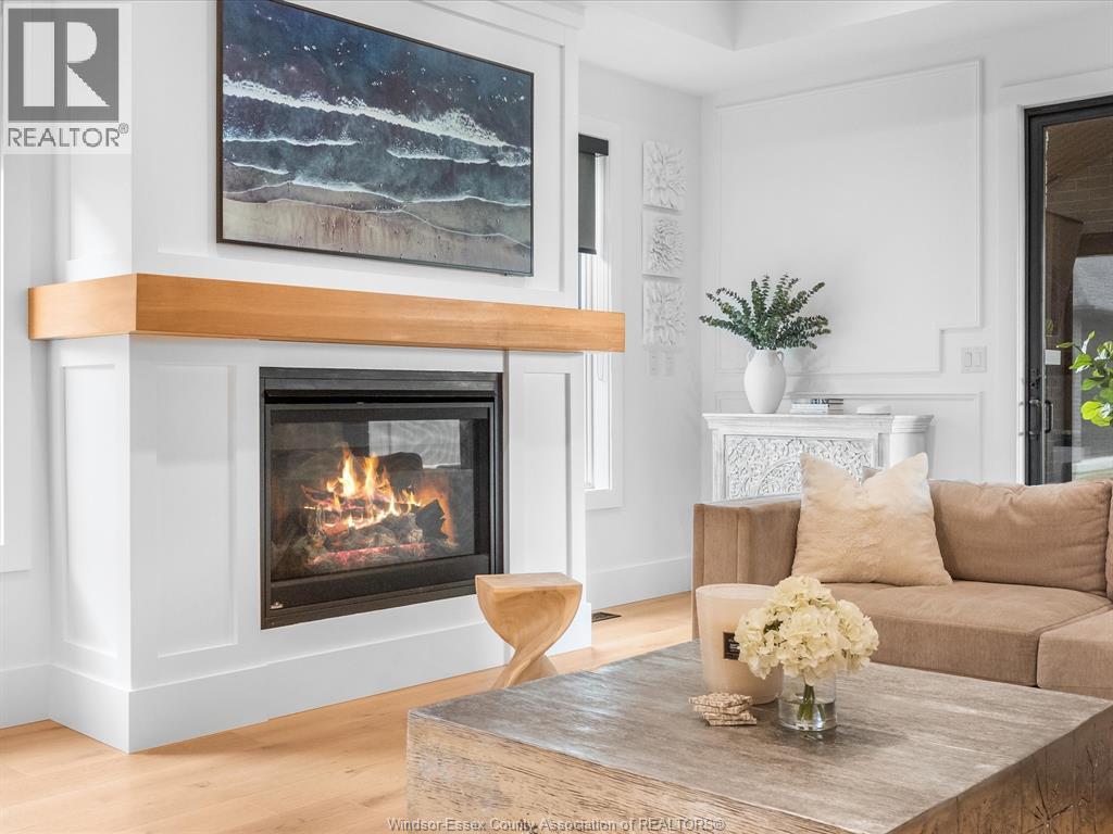 293 Xavier Circle, Lakeshore, ON - Indoor Photo Showing Living Room With Fireplace