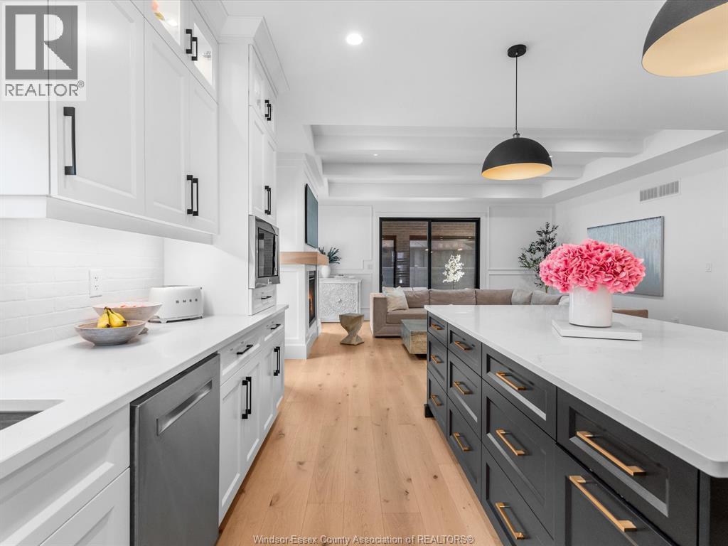 293 Xavier Circle, Lakeshore, ON - Indoor Photo Showing Kitchen