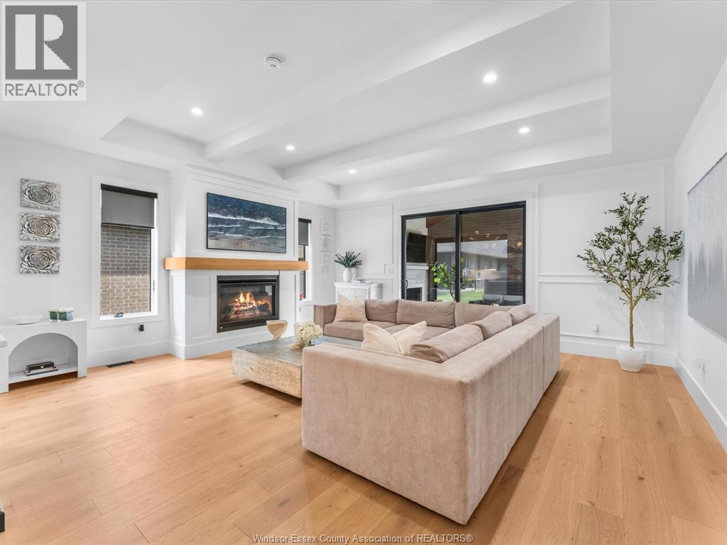 293 Xavier Circle, Lakeshore, ON - Indoor Photo Showing Living Room With Fireplace