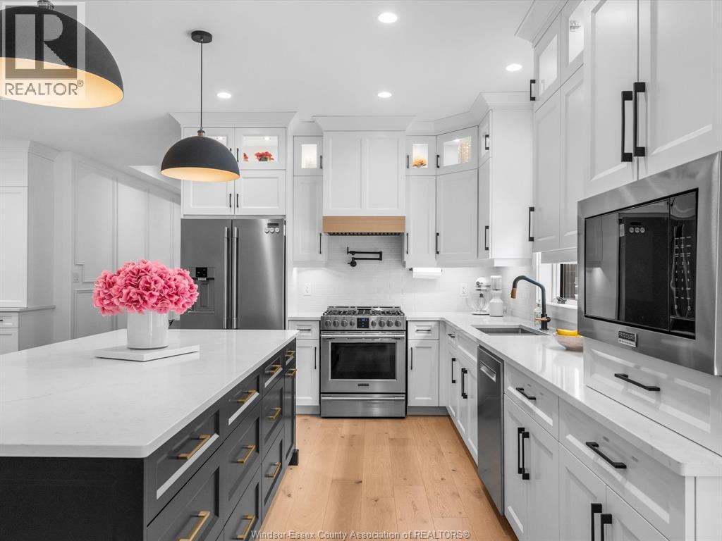 293 Xavier Circle, Lakeshore, ON - Indoor Photo Showing Kitchen With Upgraded Kitchen