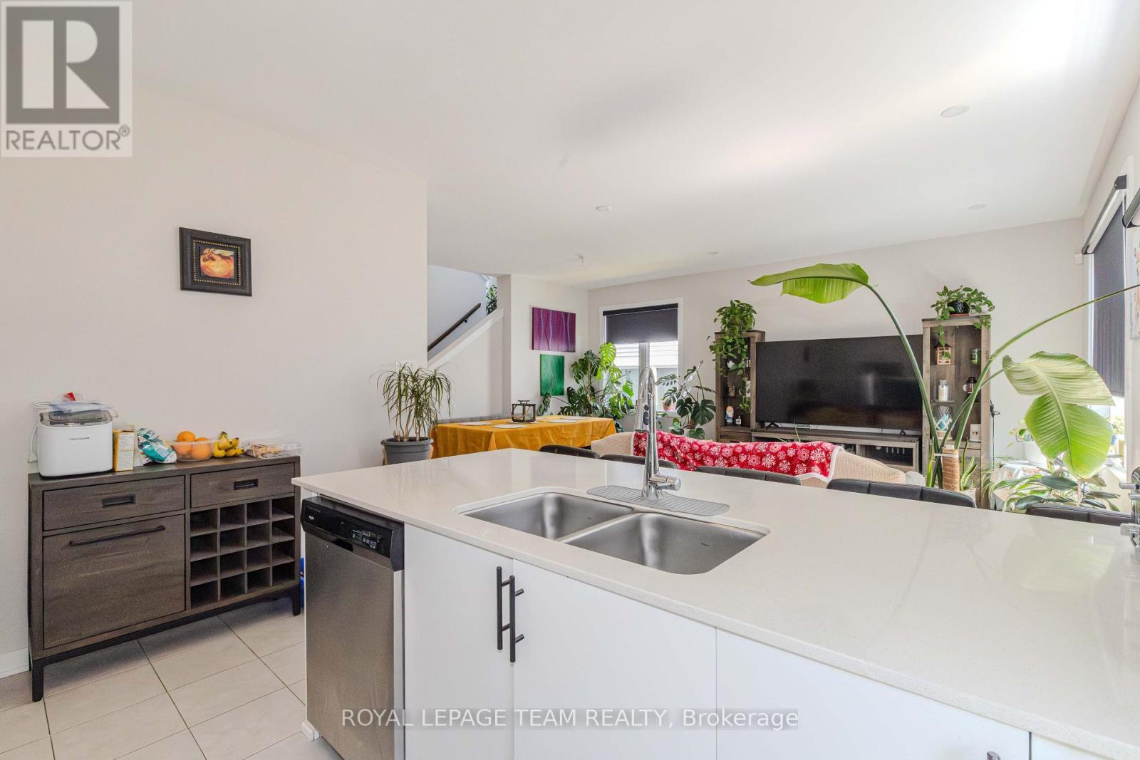 408 Epoch Street, Ottawa, ON - Indoor Photo Showing Kitchen With Double Sink