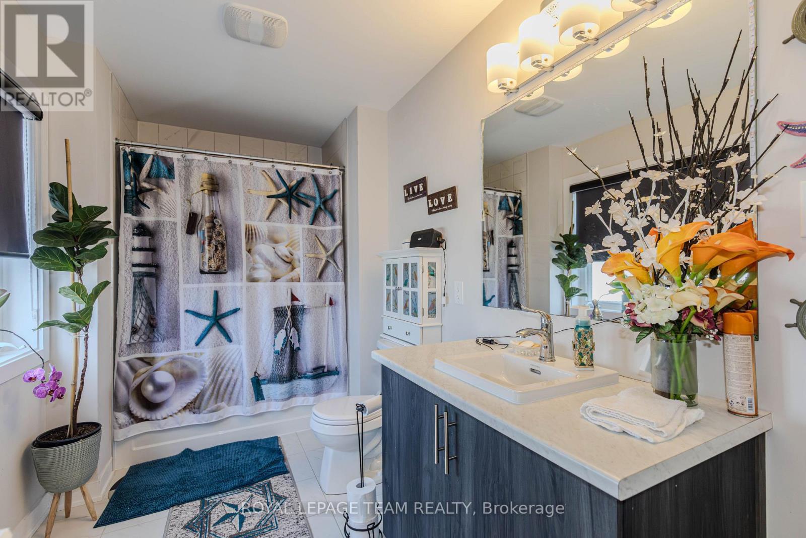 408 Epoch Street, Ottawa, ON - Indoor Photo Showing Bathroom