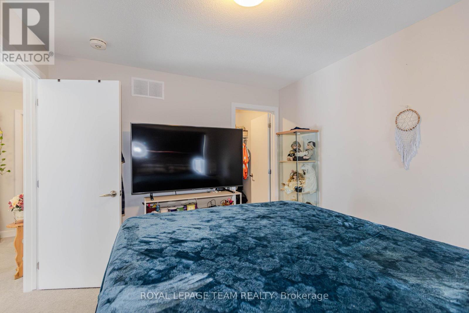 408 Epoch Street, Ottawa, ON - Indoor Photo Showing Bedroom