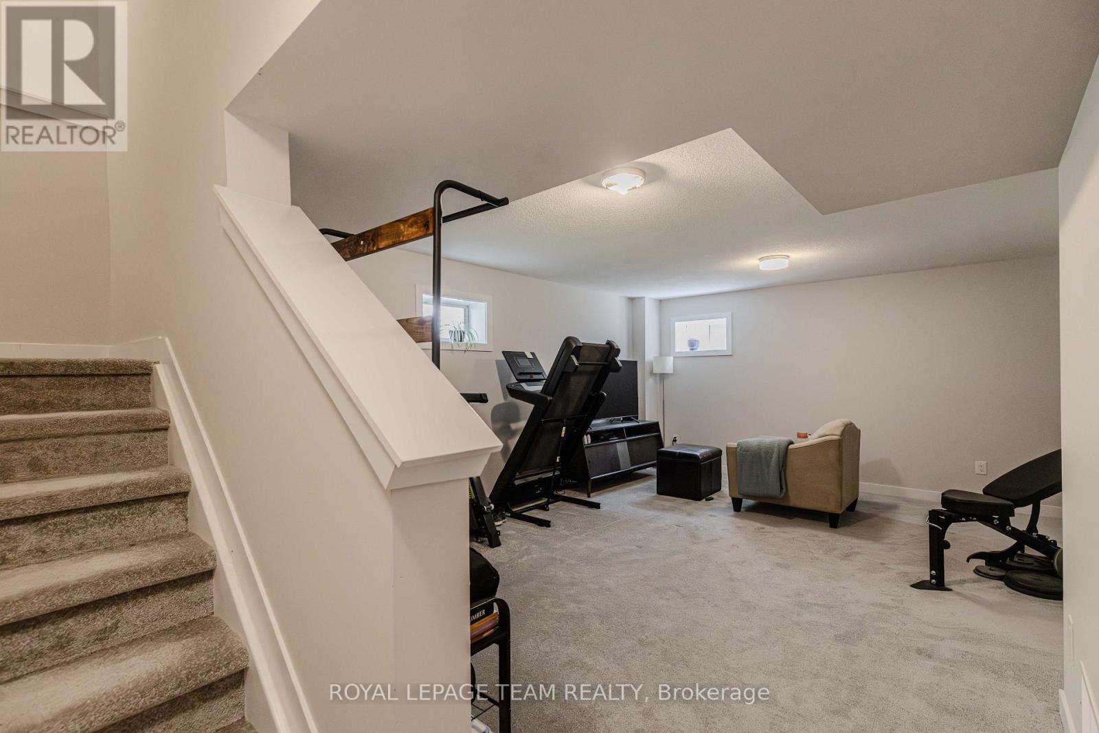 408 Epoch Street, Ottawa, ON - Indoor Photo Showing Other Room