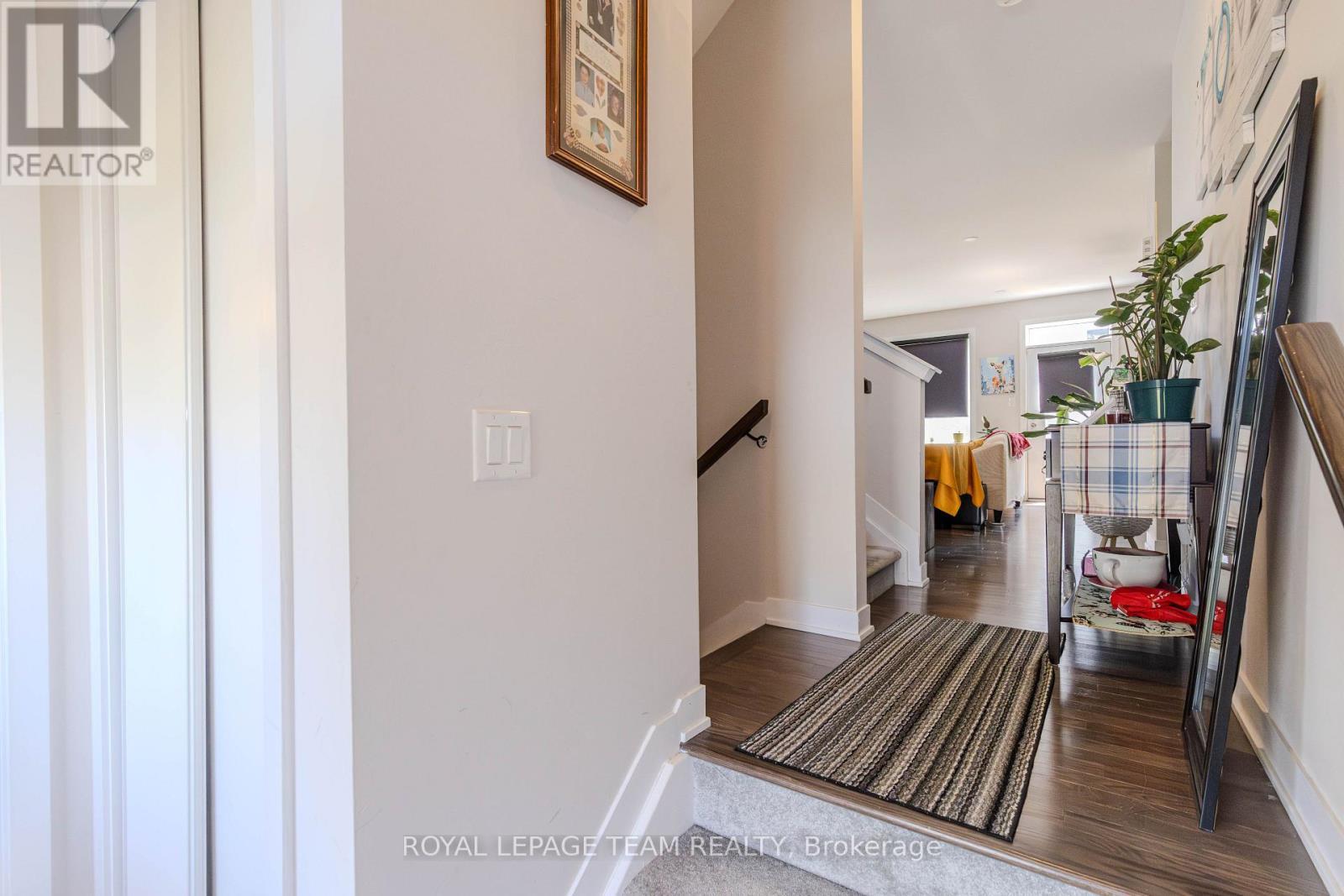 408 Epoch Street, Ottawa, ON - Indoor Photo Showing Other Room