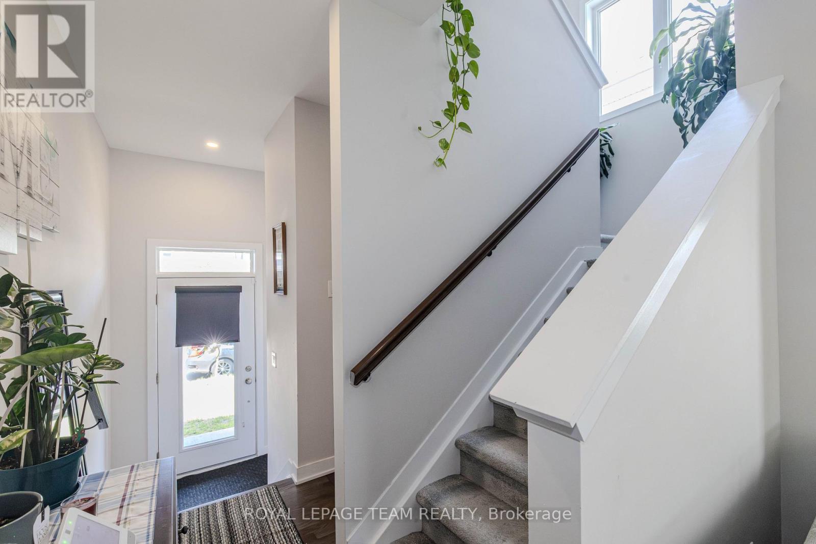 408 Epoch Street, Ottawa, ON - Indoor Photo Showing Other Room