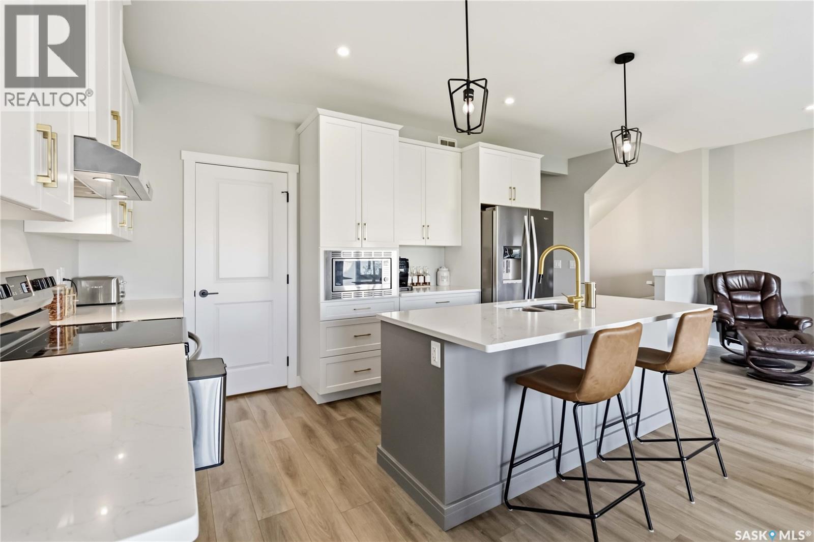 358 Stilling Manor, Saskatoon, SK - Indoor Photo Showing Kitchen With Upgraded Kitchen