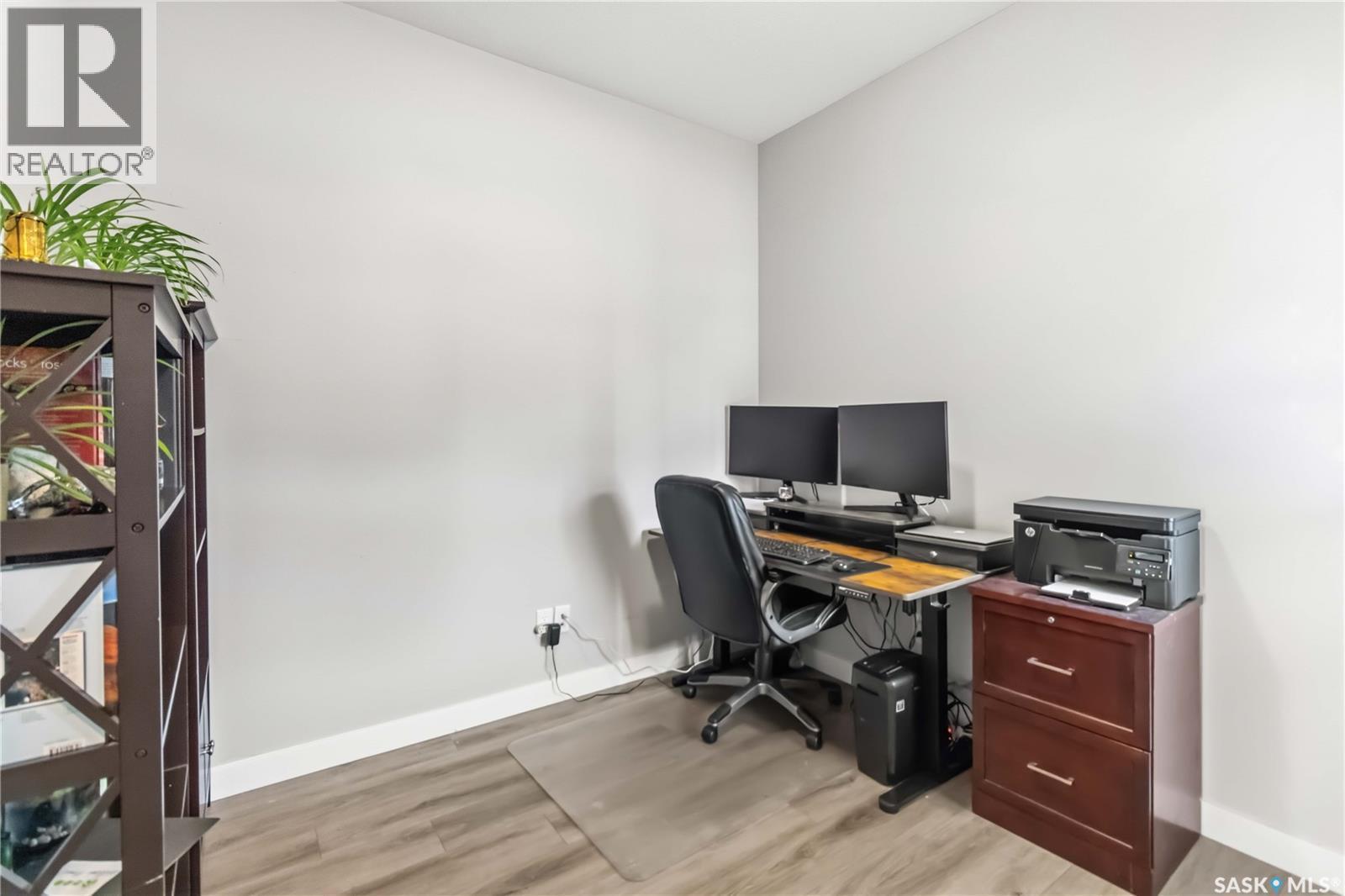 358 Stilling Manor, Saskatoon, SK - Indoor Photo Showing Office
