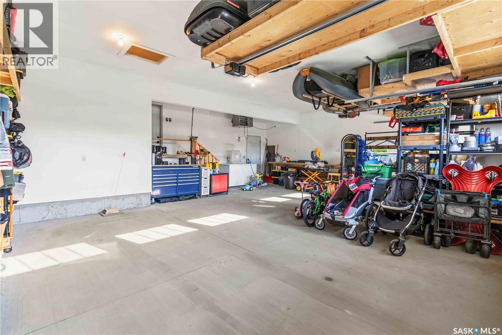358 Stilling Manor, Saskatoon, SK - Indoor Photo Showing Garage