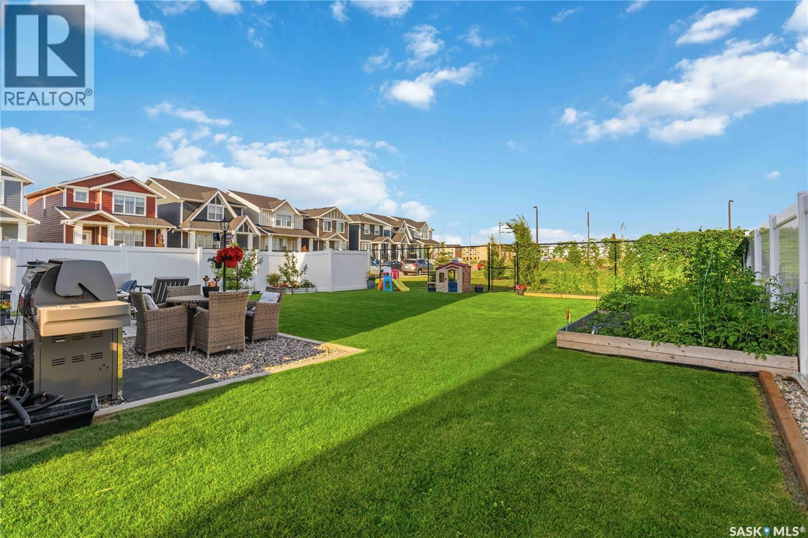 358 Stilling Manor, Saskatoon, SK - Outdoor