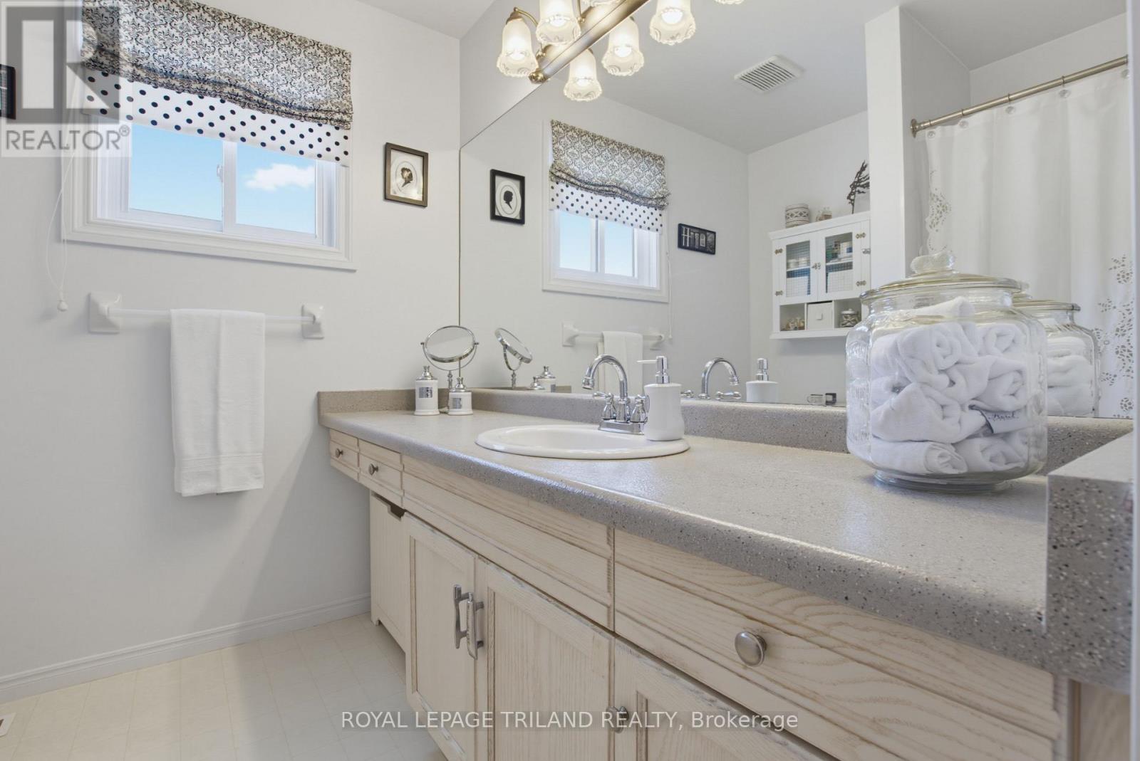 117 Bournemouth Drive, London East (East I), ON - Indoor Photo Showing Bathroom