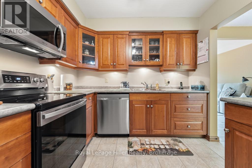 58 Kemp Crescent, Stratford, ON - Indoor Photo Showing Kitchen