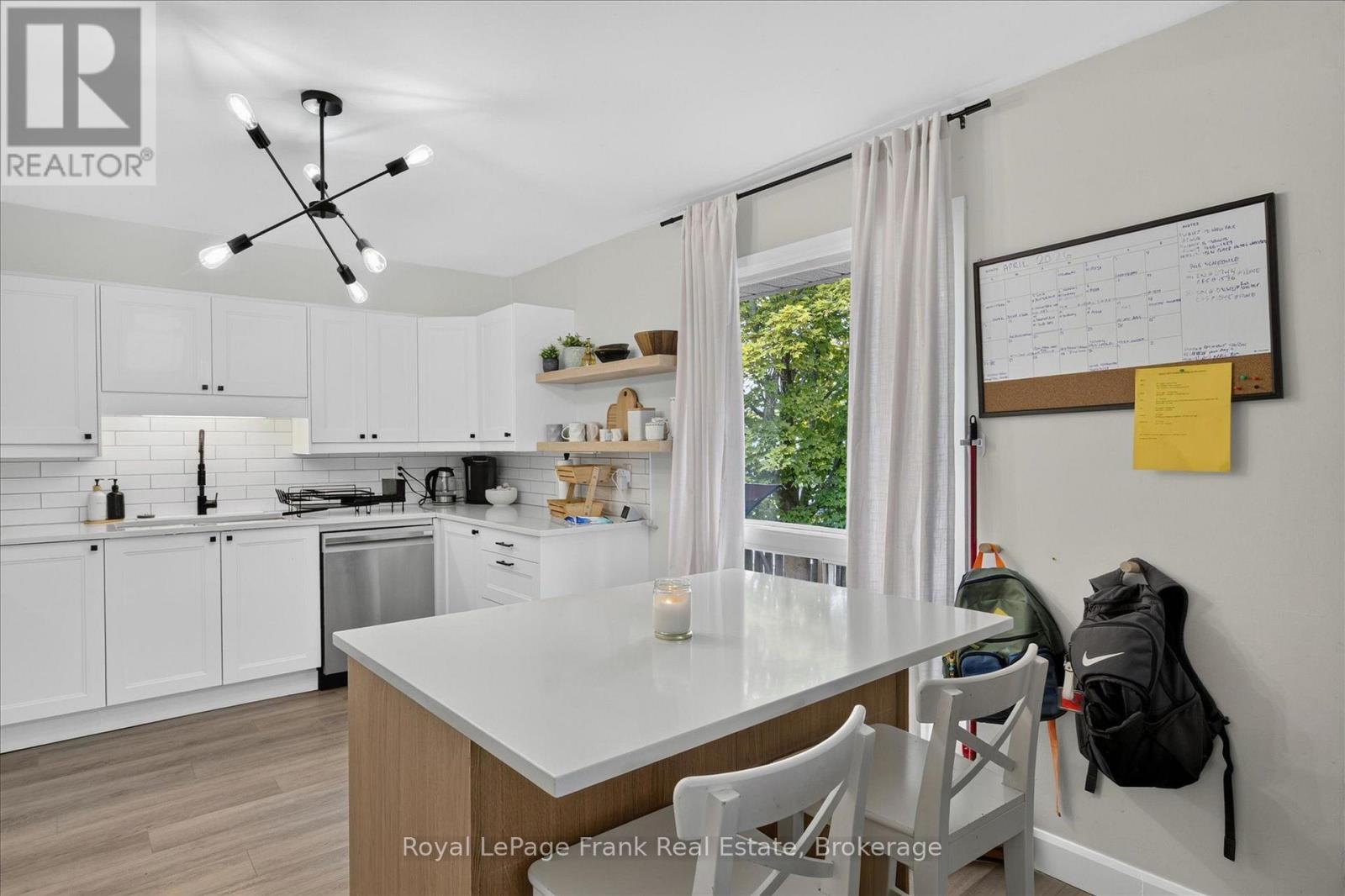 2615 Foxmeadow Road, Peterborough (Ashburnham Ward 4), ON - Indoor Photo Showing Kitchen