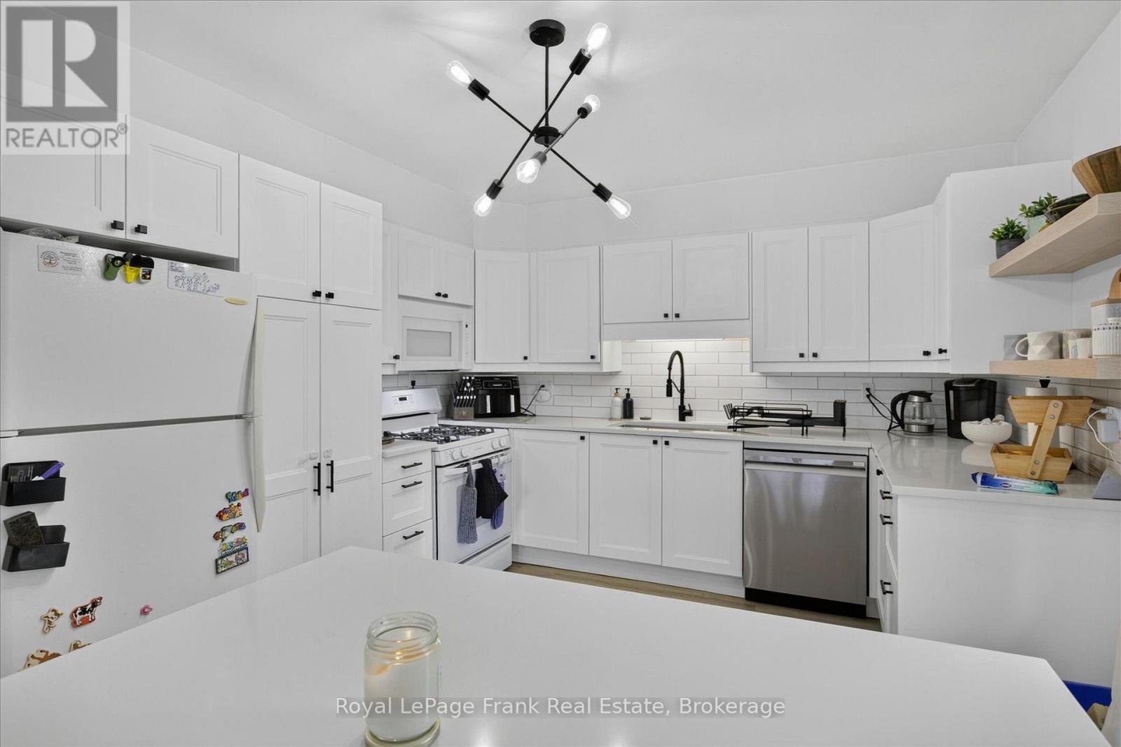 2615 Foxmeadow Road, Peterborough (Ashburnham Ward 4), ON - Indoor Photo Showing Kitchen