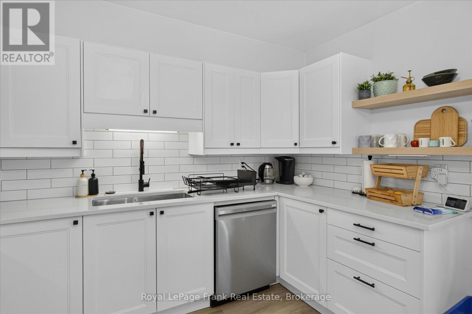 2615 Foxmeadow Road, Peterborough (Ashburnham Ward 4), ON - Indoor Photo Showing Kitchen