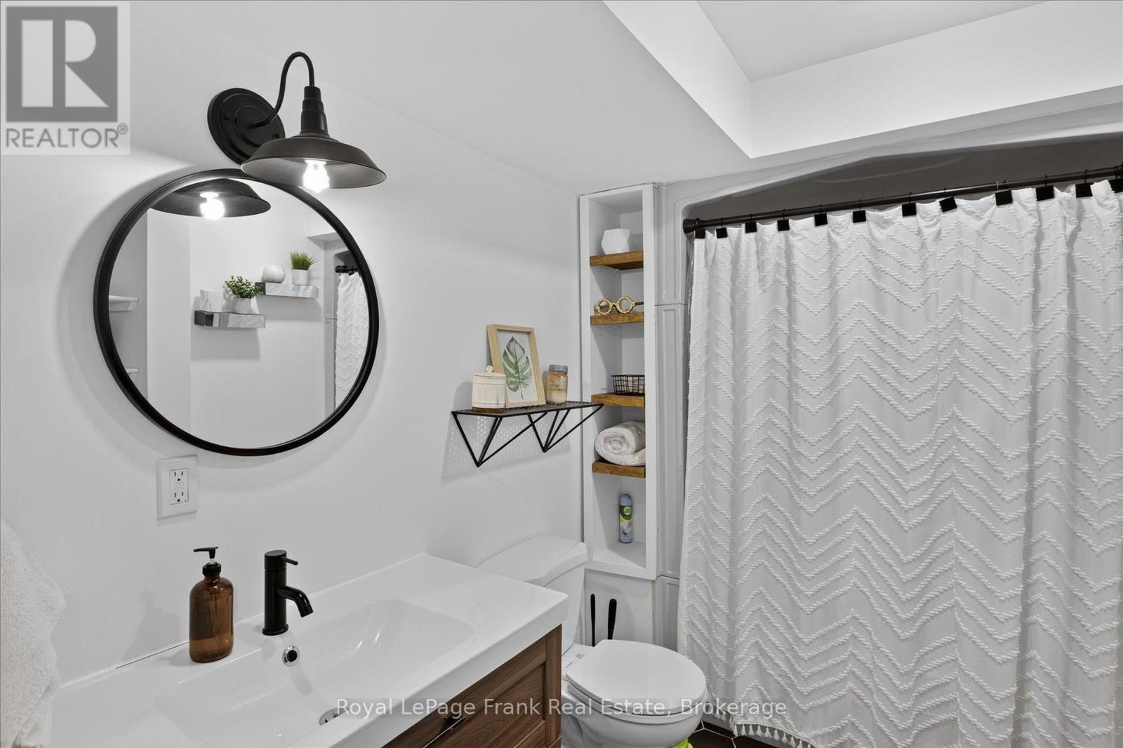 2615 Foxmeadow Road, Peterborough (Ashburnham Ward 4), ON - Indoor Photo Showing Bathroom