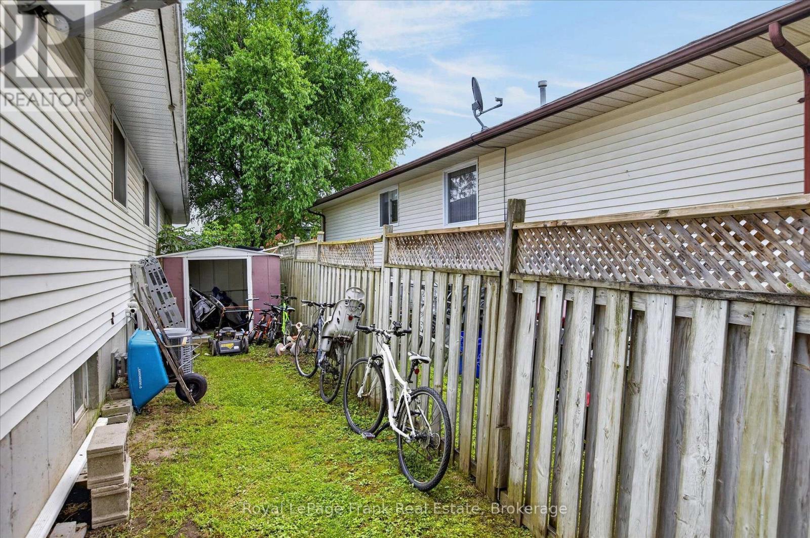 2615 Foxmeadow Road, Peterborough (Ashburnham Ward 4), ON - Outdoor With Exterior