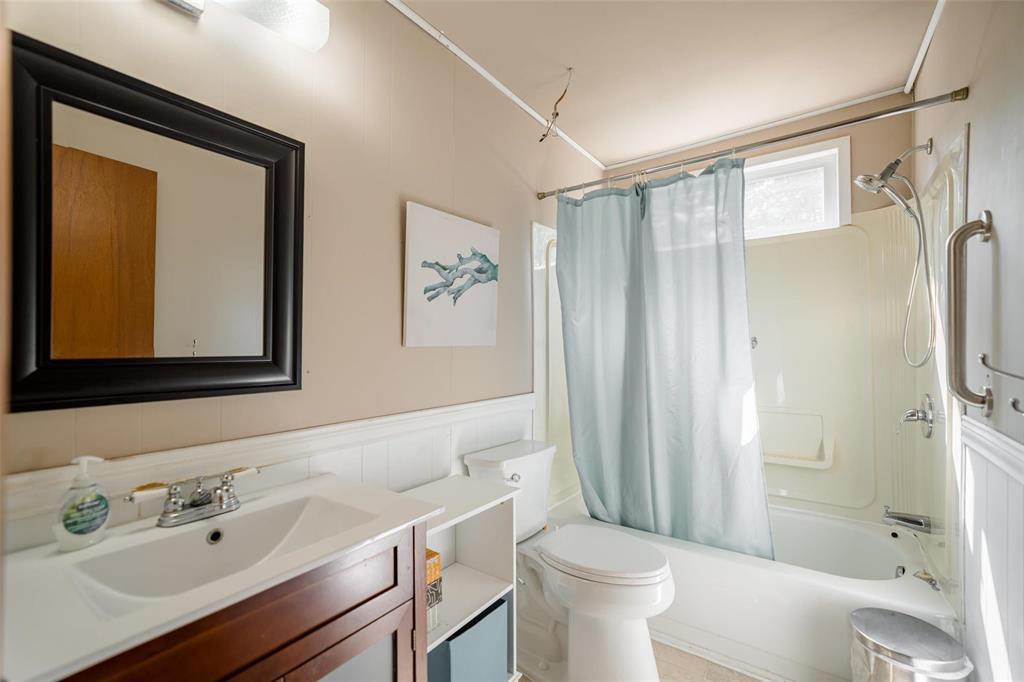 49 Johnnys Drive, Alexander, MB - Indoor Photo Showing Bathroom