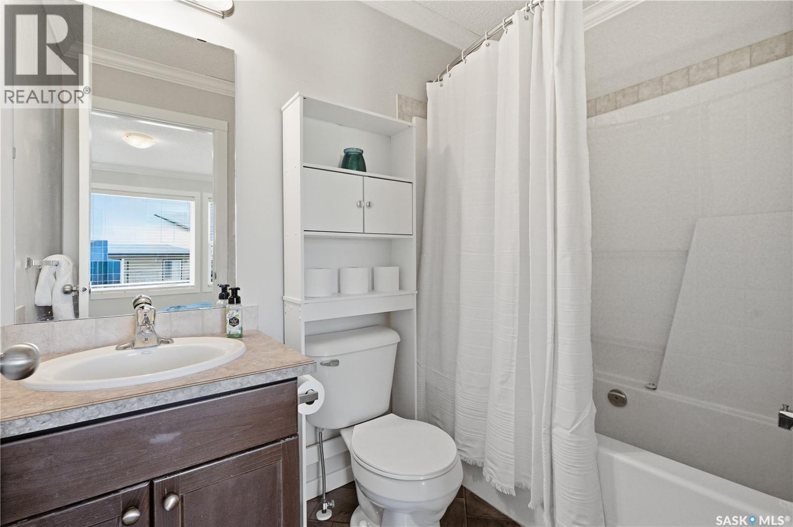 317 315 Hampton Circle, Saskatoon, SK - Indoor Photo Showing Bathroom