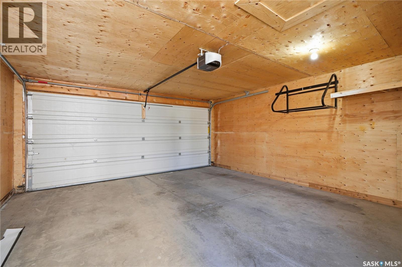 317 315 Hampton Circle, Saskatoon, SK - Indoor Photo Showing Garage
