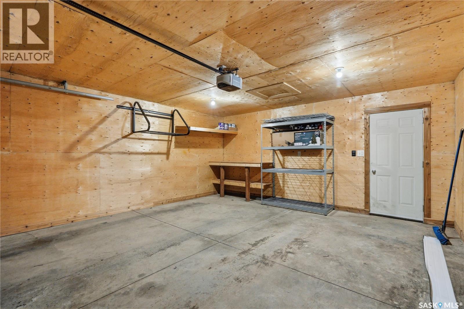 317 315 Hampton Circle, Saskatoon, SK - Indoor Photo Showing Garage