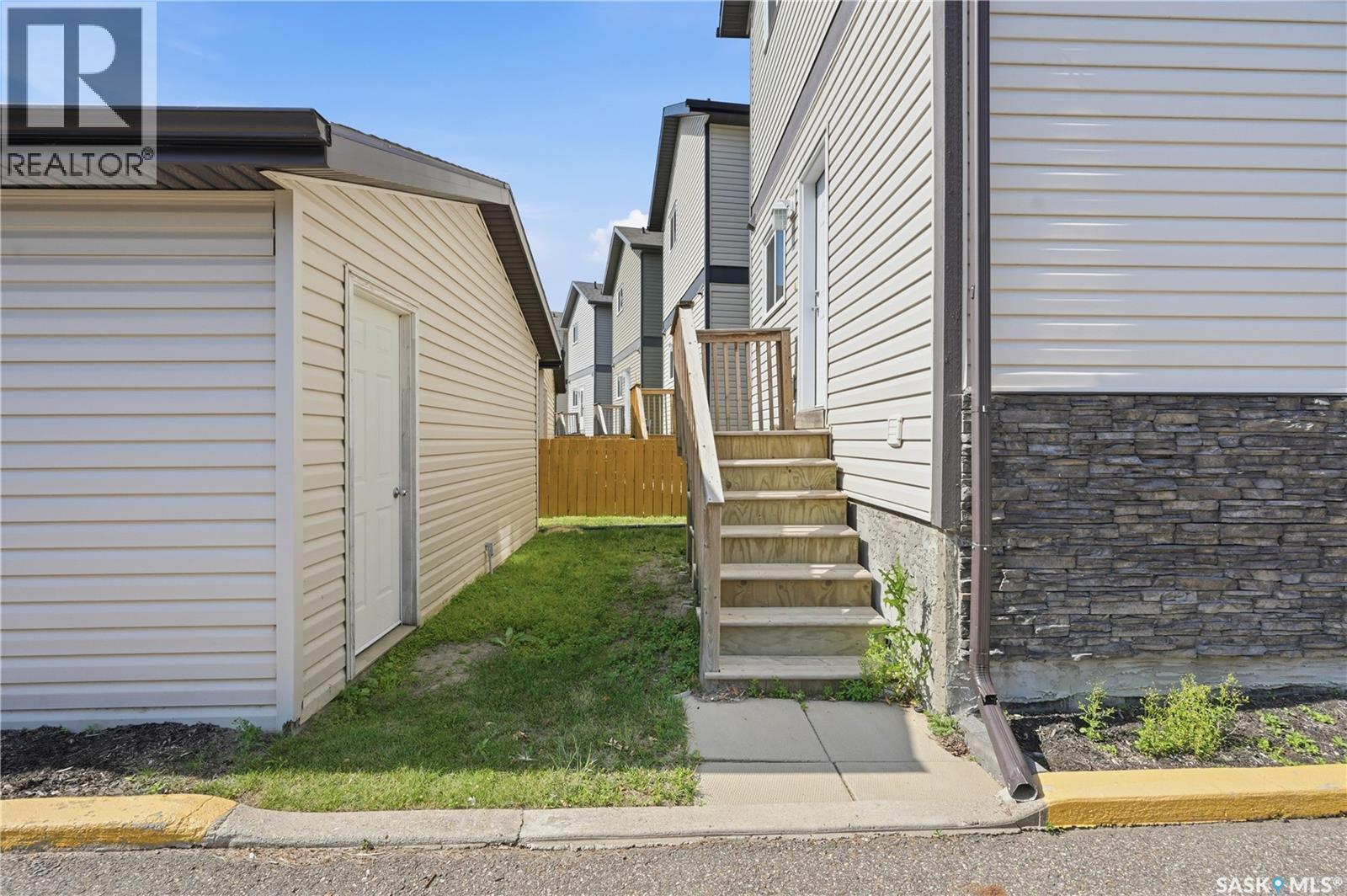 317 315 Hampton Circle, Saskatoon, SK - Outdoor