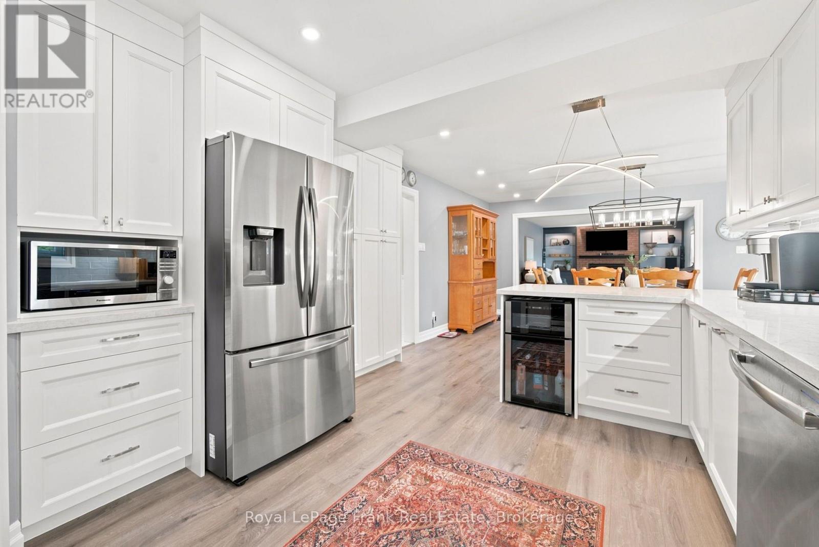 47 South Beech Street, Uxbridge, ON - Indoor Photo Showing Kitchen With Upgraded Kitchen