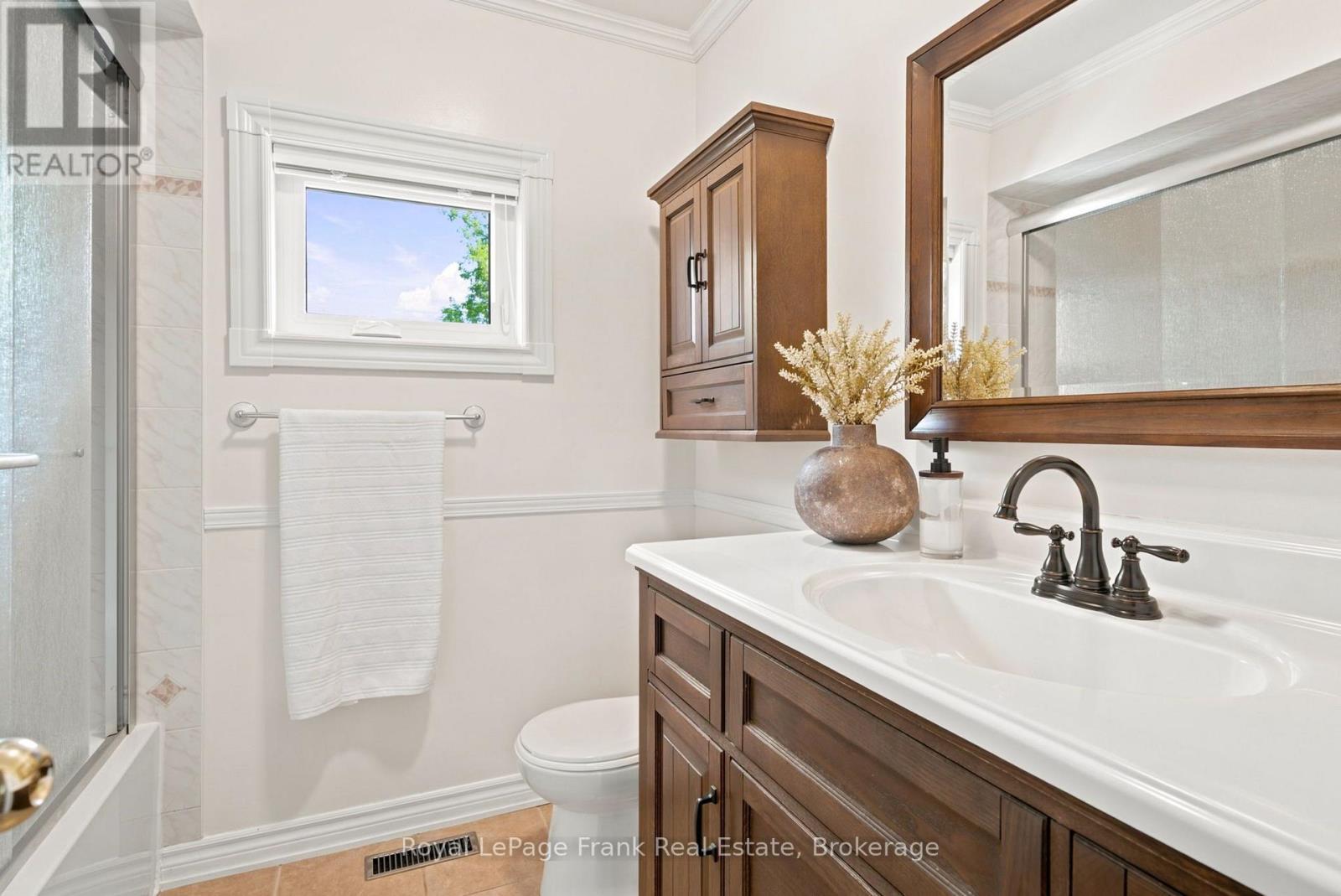 47 South Beech Street, Uxbridge, ON - Indoor Photo Showing Bathroom
