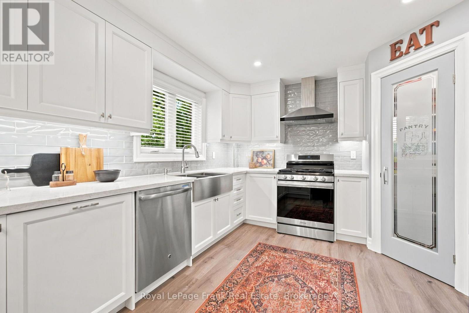 47 South Beech Street, Uxbridge, ON - Indoor Photo Showing Kitchen