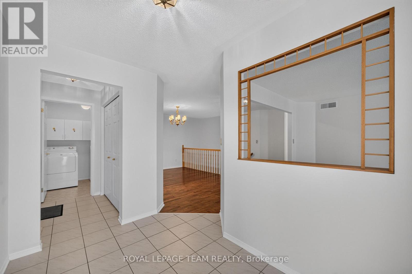 35 Billingham Crescent, Ottawa, ON - Indoor Photo Showing Other Room