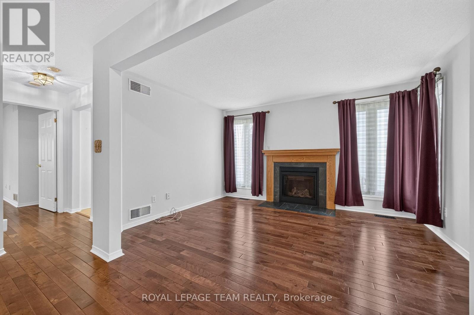 35 Billingham Crescent, Ottawa, ON - Indoor Photo Showing Living Room With Fireplace