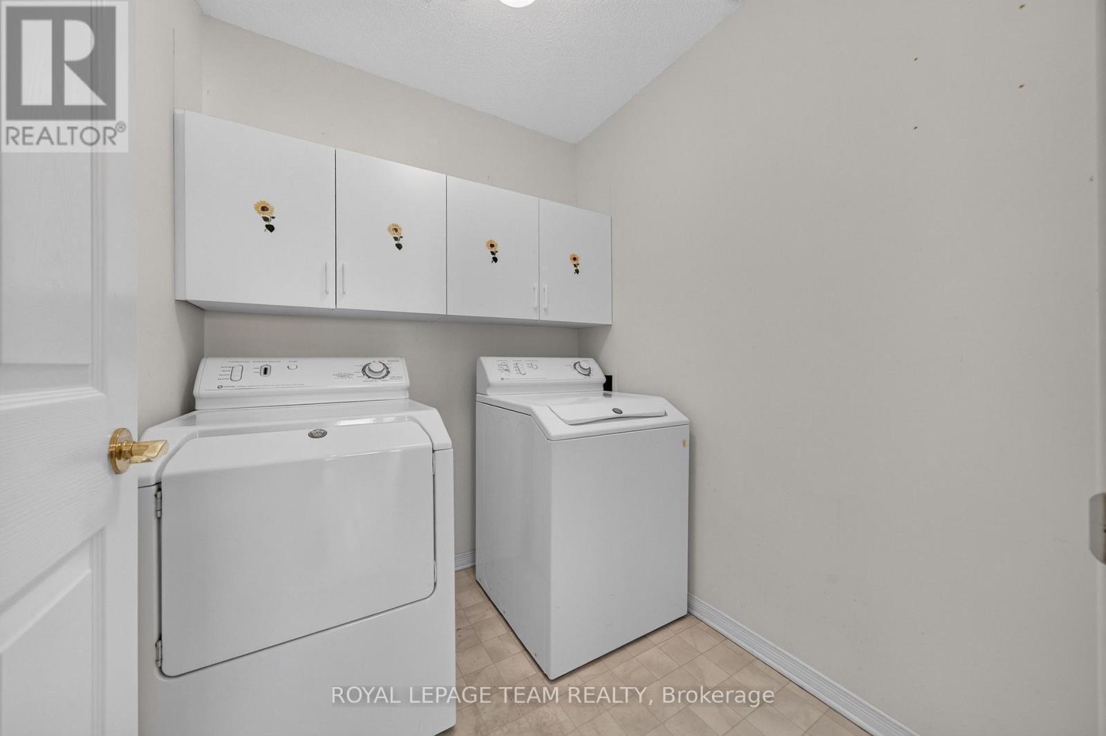 35 Billingham Crescent, Ottawa, ON - Indoor Photo Showing Laundry Room