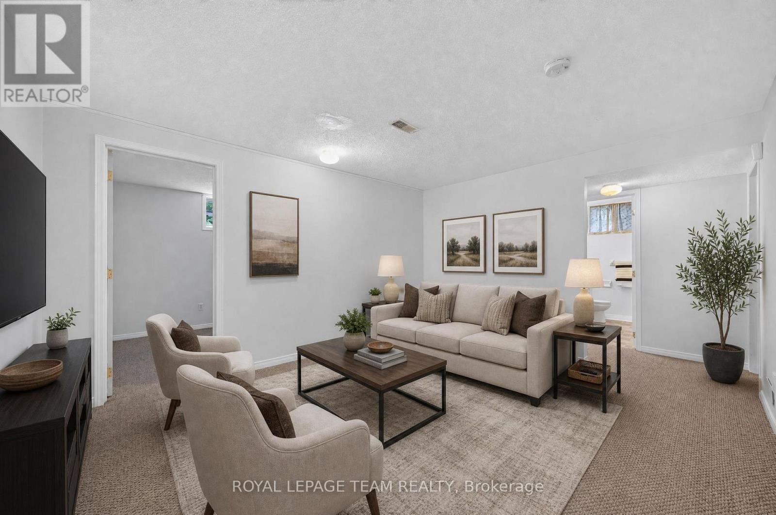 35 Billingham Crescent, Ottawa, ON - Indoor Photo Showing Living Room