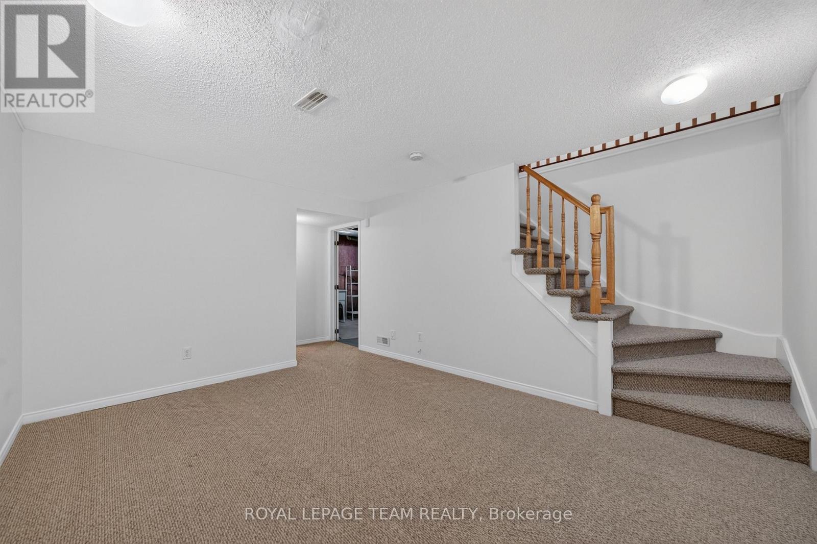 35 Billingham Crescent, Ottawa, ON - Indoor Photo Showing Other Room