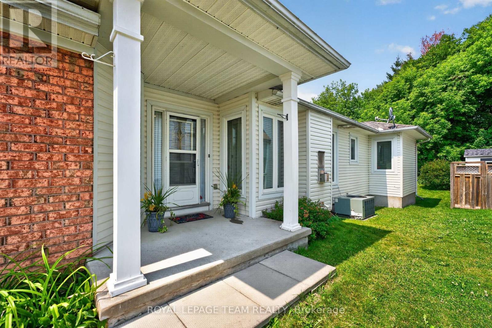 35 Billingham Crescent, Ottawa, ON - Outdoor