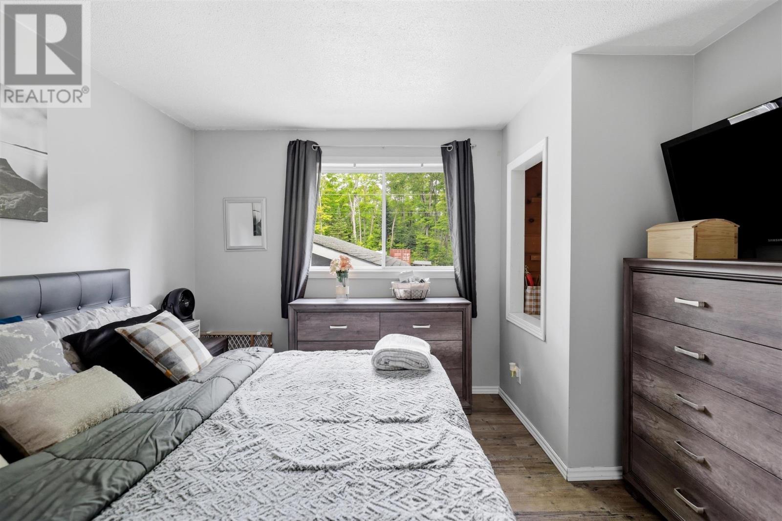63 Heyden Lake Rd, Aweres, ON - Indoor Photo Showing Bedroom