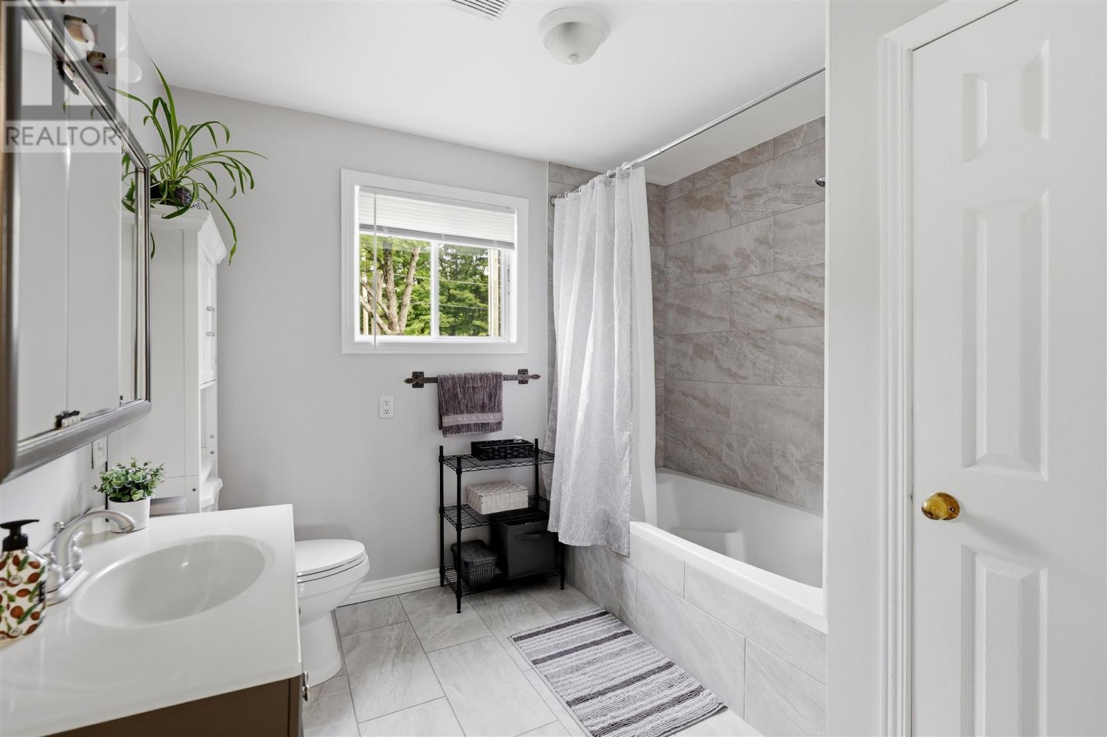 63 Heyden Lake Rd, Aweres, ON - Indoor Photo Showing Bathroom