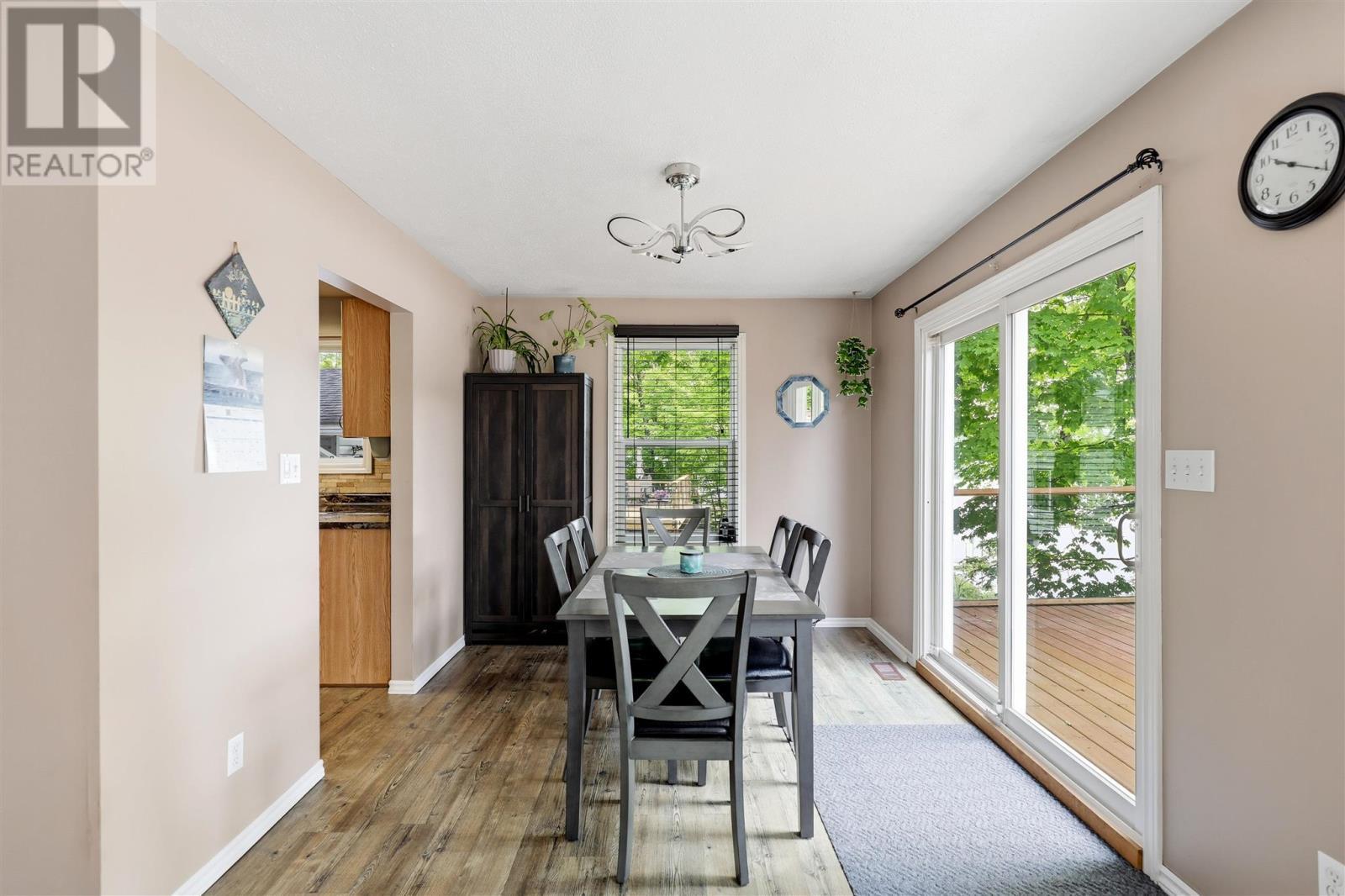 63 Heyden Lake Rd, Aweres, ON - Indoor Photo Showing Dining Room