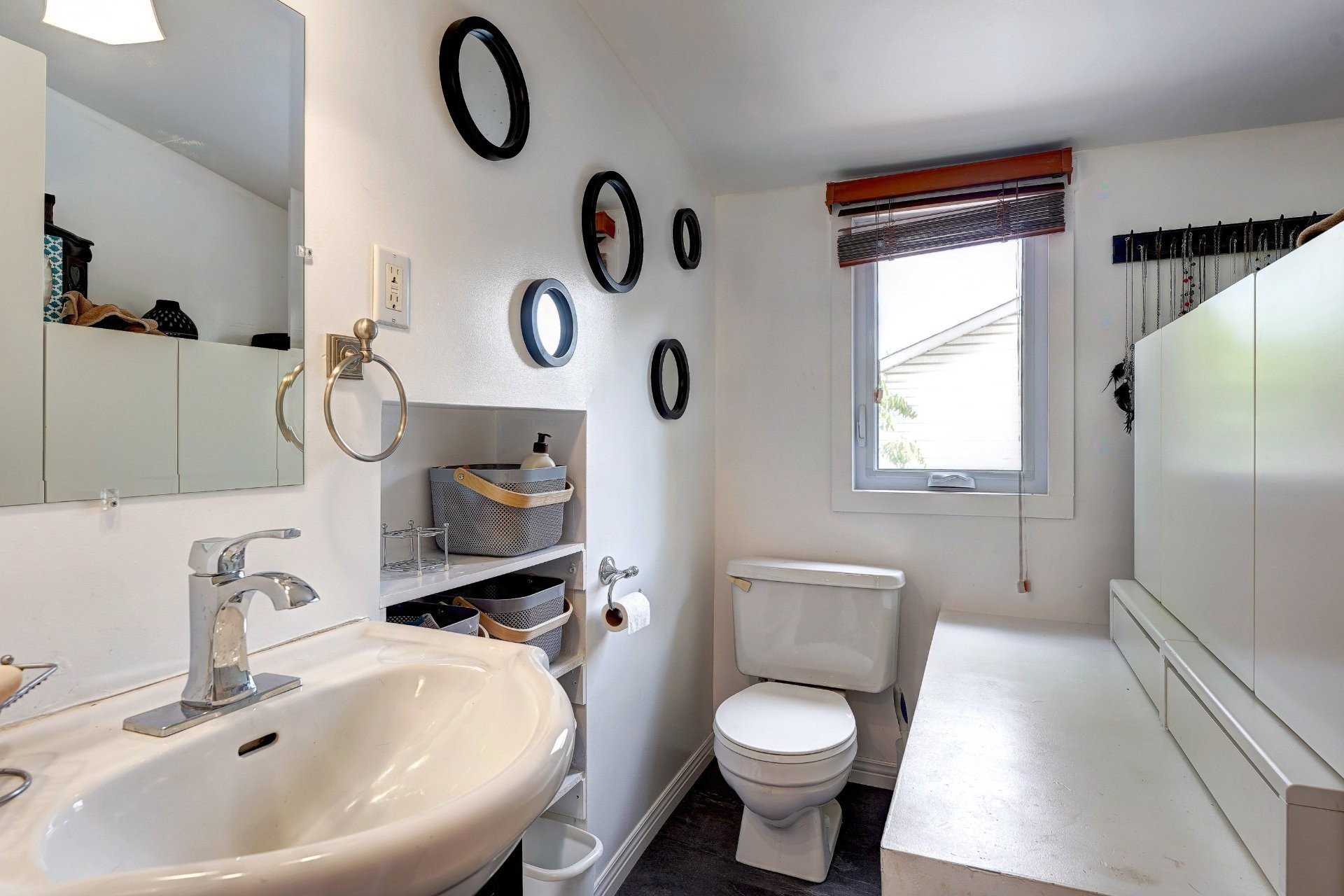 Powder room - 3140 26E Rue, Laval (Laval-Ouest), QC - Indoor Photo Showing Bathroom