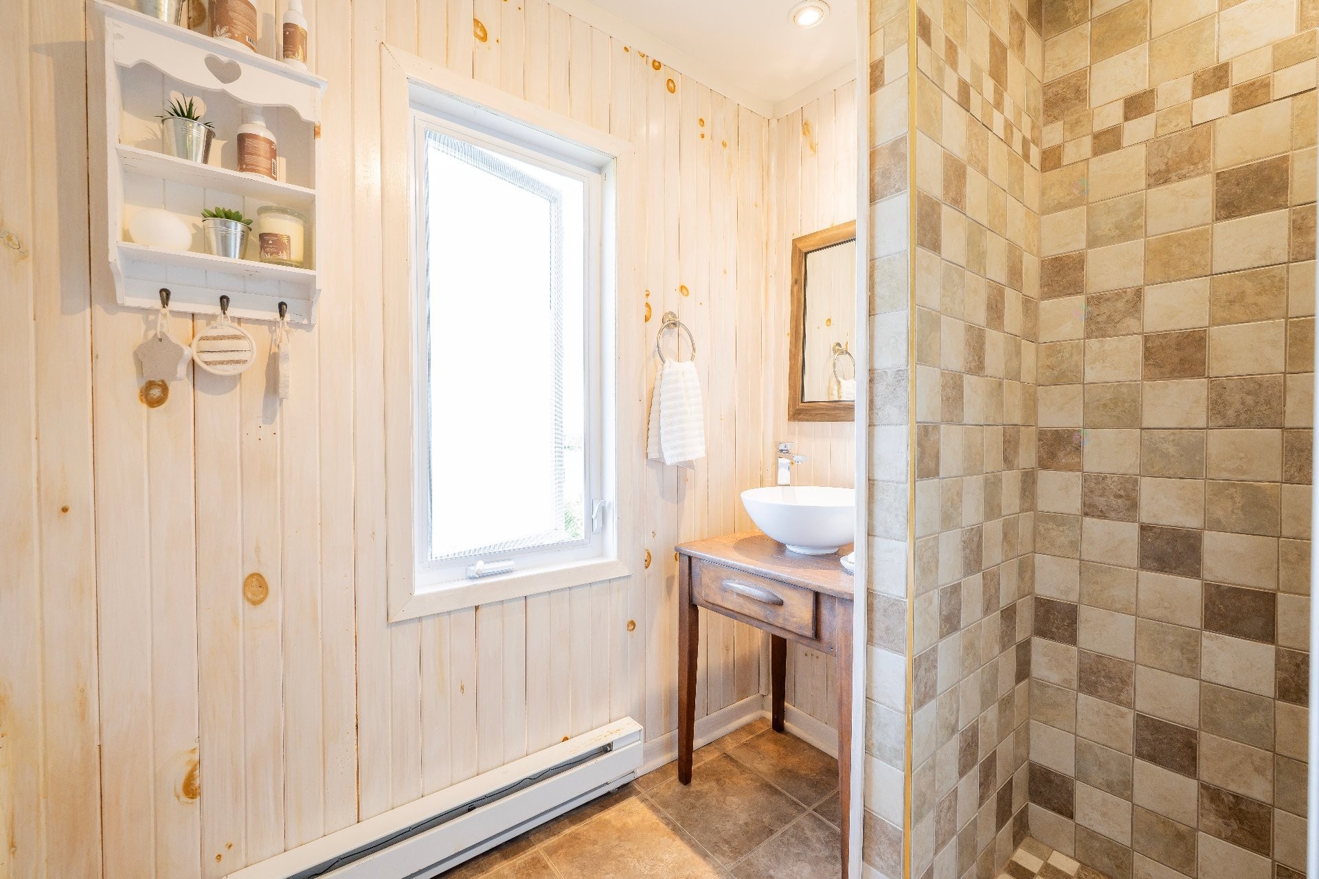 Bathroom - 604 Ch. Des Caps, Les Îles-De-La-Madeleine, QC - Indoor Photo Showing Bathroom