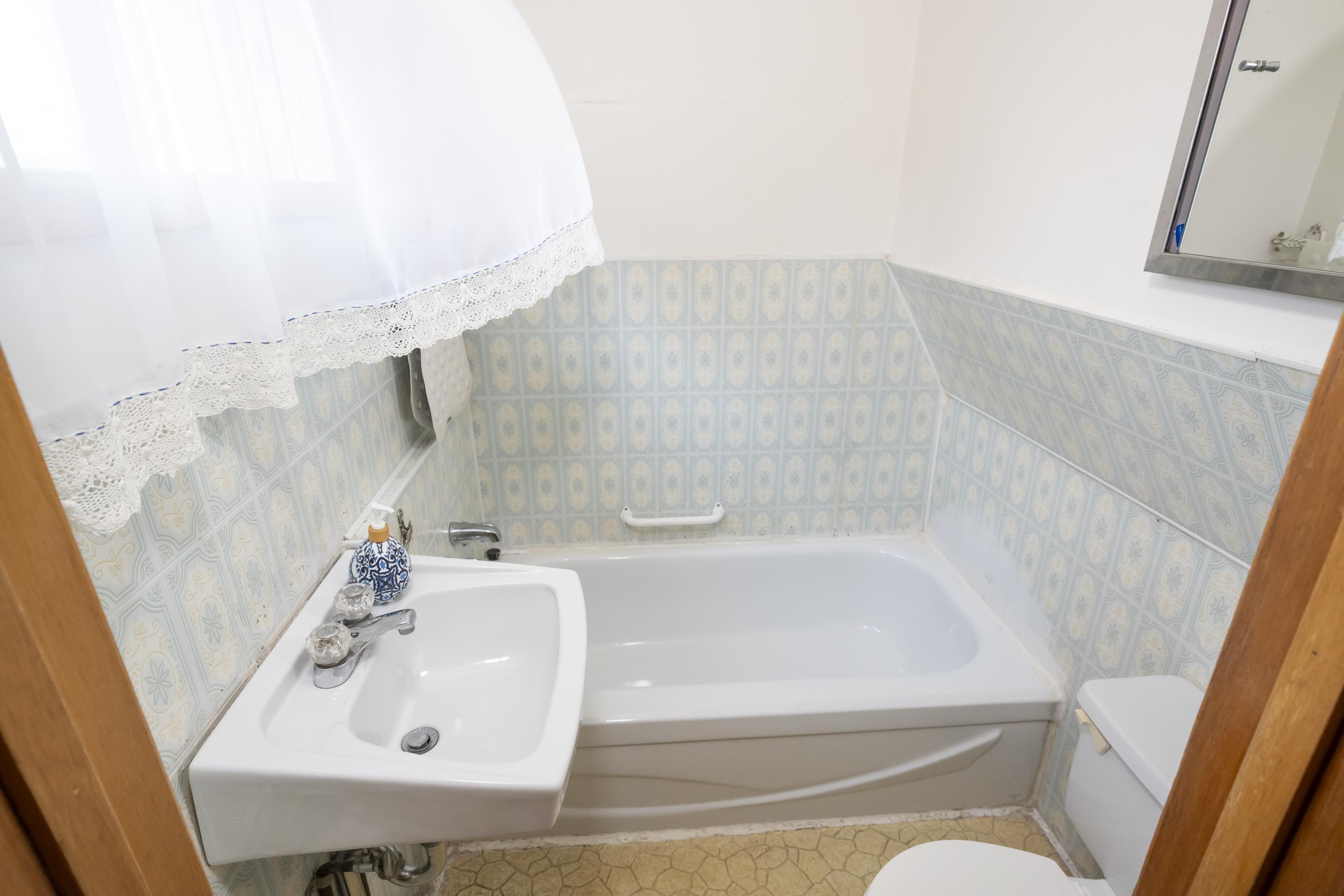 520 Mcpherson Street, Thunder Bay, ON - Indoor Photo Showing Bathroom