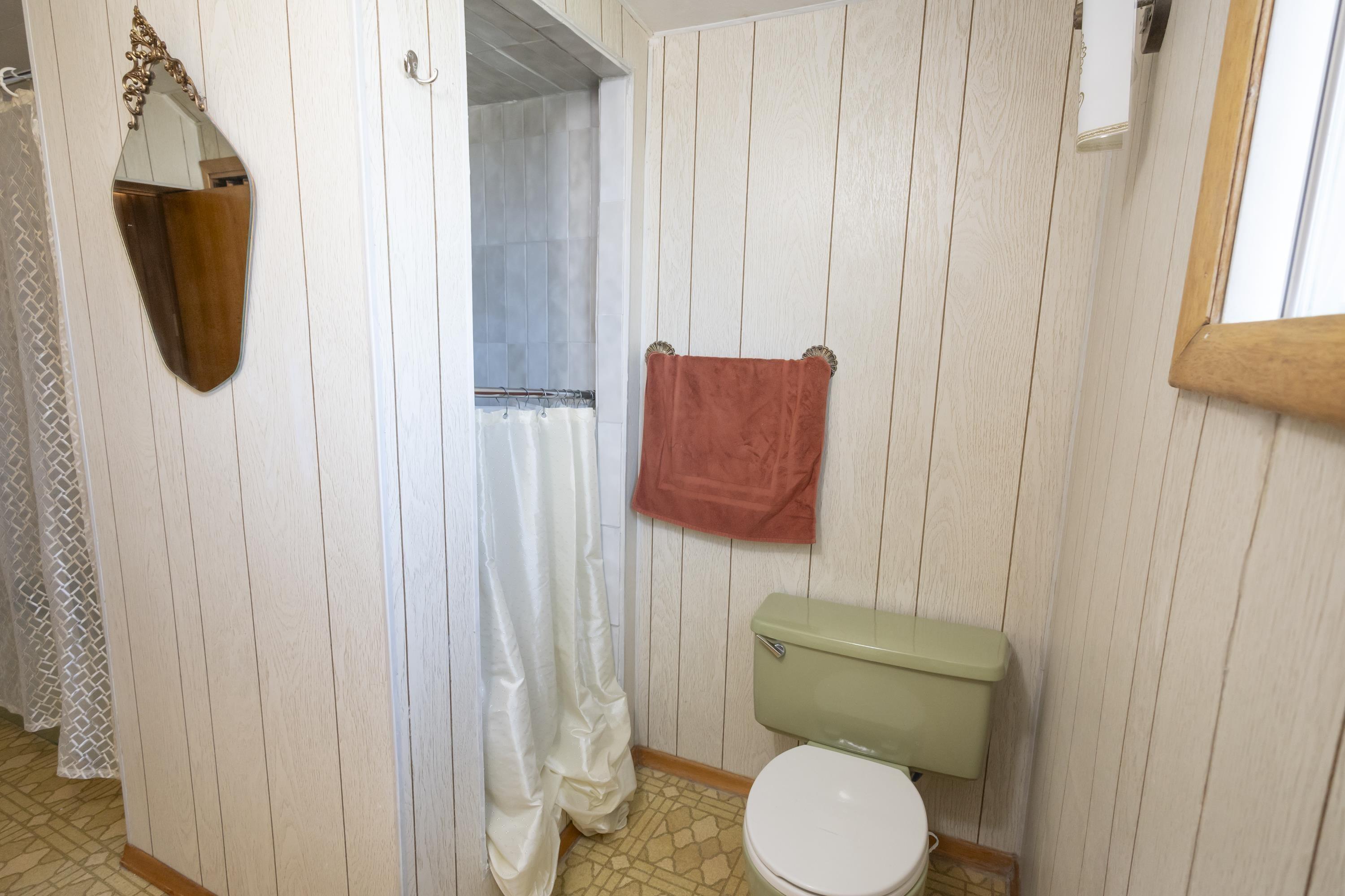 520 Mcpherson Street, Thunder Bay, ON - Indoor Photo Showing Bathroom